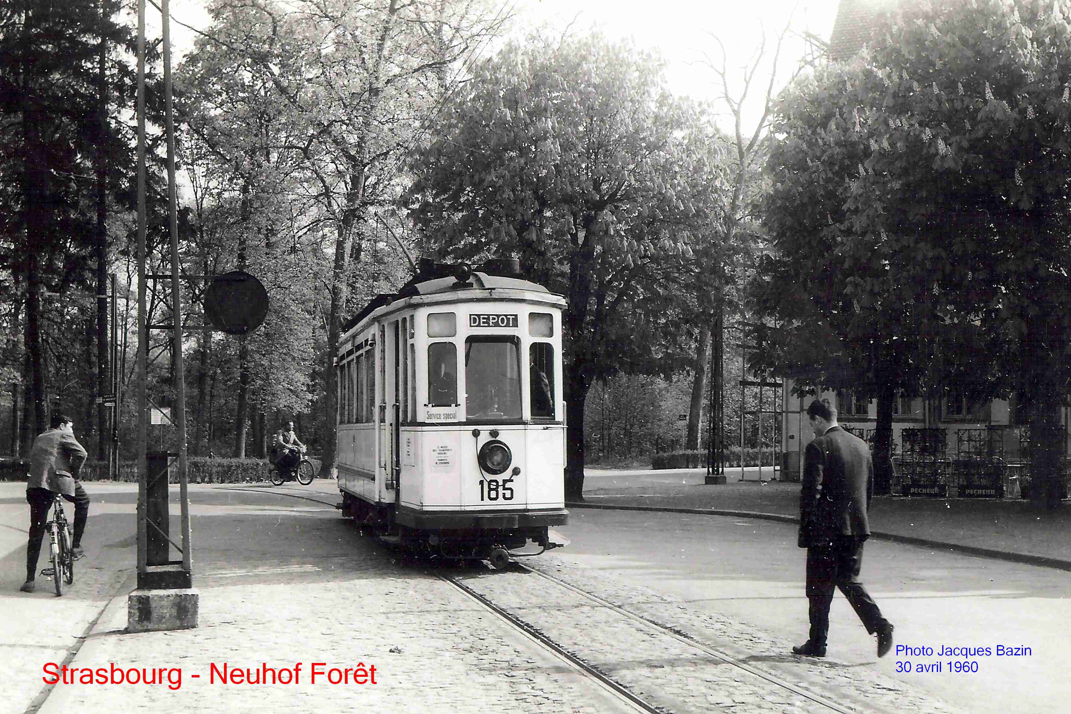 La motrice n° 185 au terminus de Neuhof-Forêt.